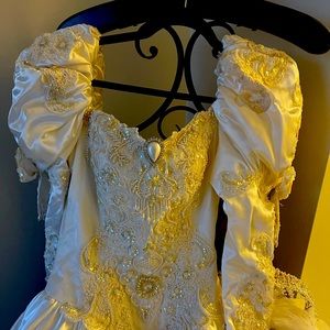 GORGEOUS Vintage Wedding gown. Beading & sequence on bodice. “Chapel windows.”